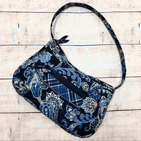 Vera Bradley Handbags - SALE 🍁 Vera Bradley Blue Floral Design Purse